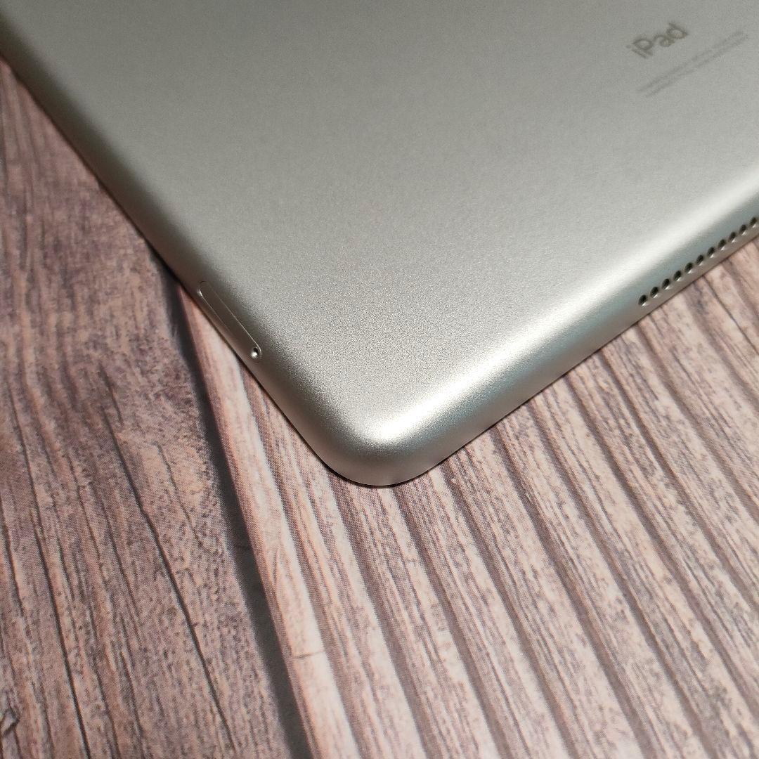 iPad 第7世代 32GB SIMフリー シルバー 美品
