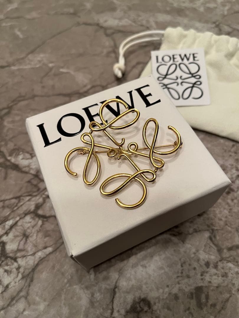 【正規タグ付】LOEWE ゴールド ブローチ