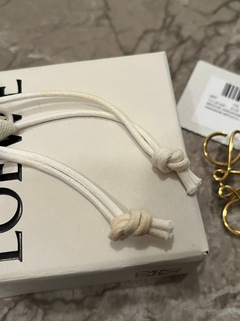 【正規タグ付】LOEWE ゴールド ブローチ