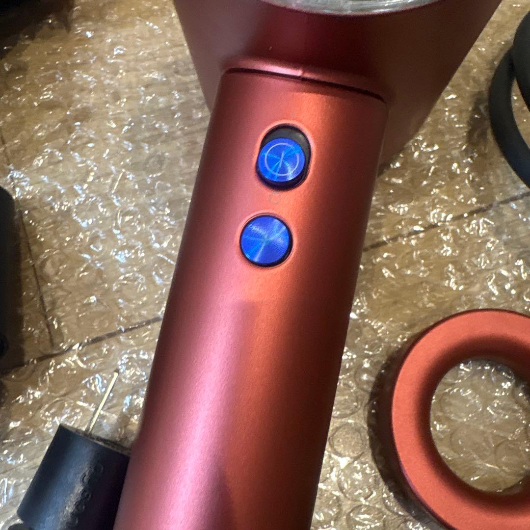 ダイソンドライヤー　RED