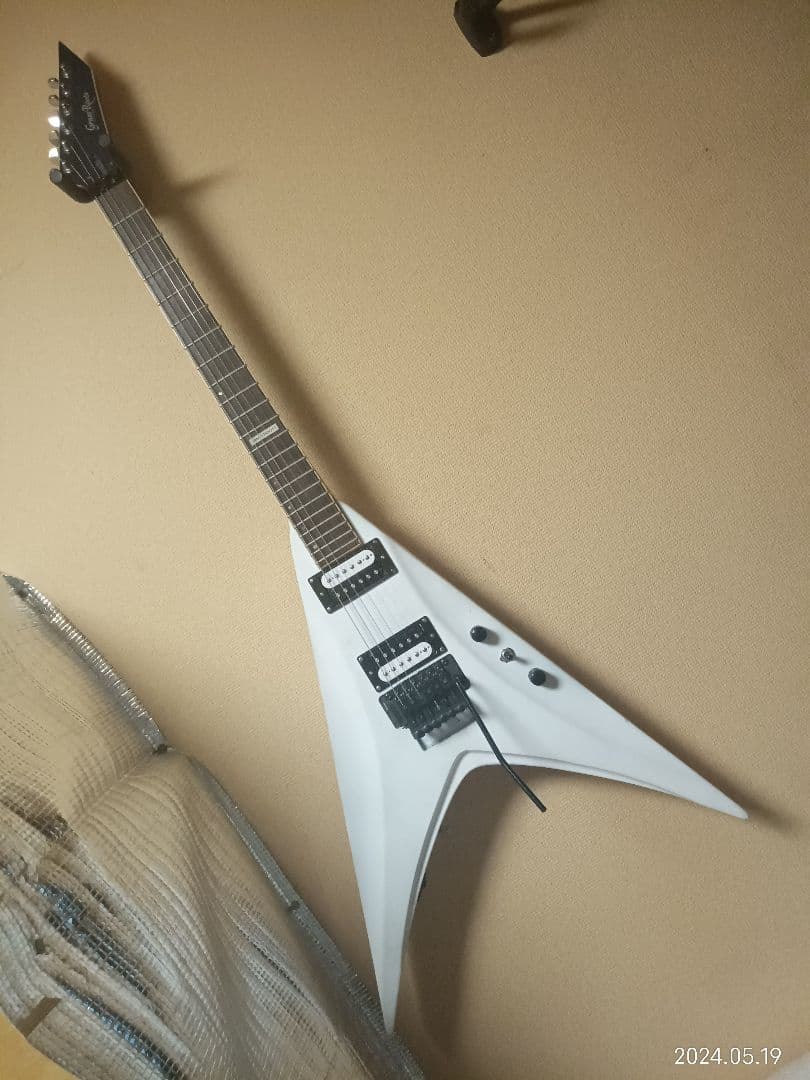 ☆MG8☆新品弦交換済 glassrootsフライングV ホワイト☆