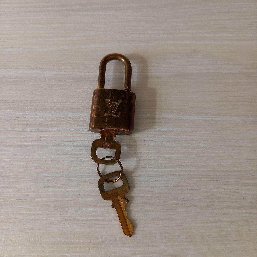 LOUIS VUITTON ルイヴィトン キーポル・バンドリエール