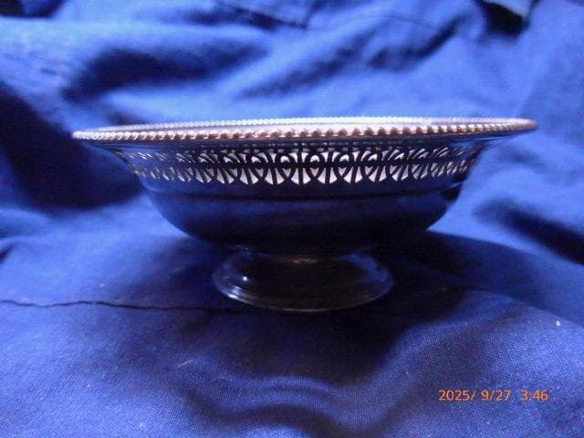 アンティークです。英国マッピン＆ウェッブの脚付き コンポート アカンサス模様