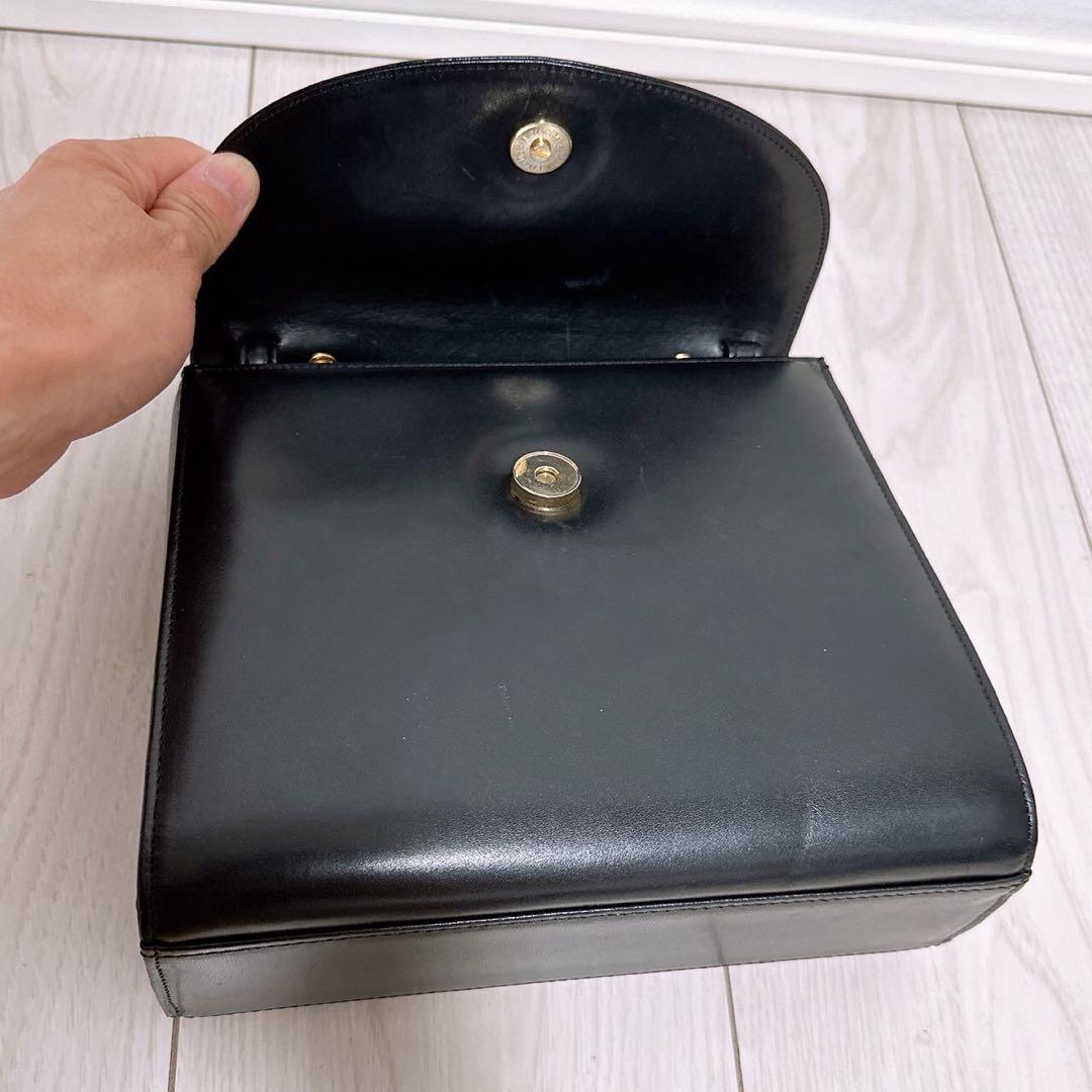 《美品》 GIVENCHY(ジバンシー)ハンドバッグ　自立