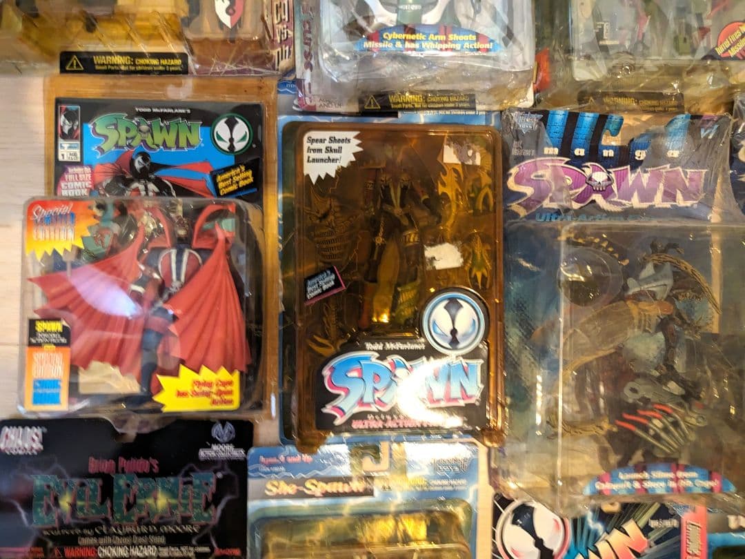 ■SPAWNフィギュア20体＋他アメコミフィギュア6体＋SPAWN本4冊セット■