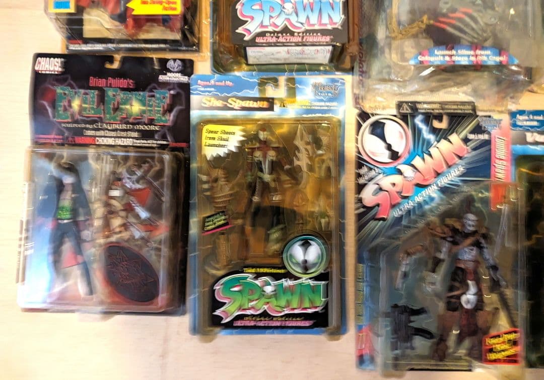 ■SPAWNフィギュア20体＋他アメコミフィギュア6体＋SPAWN本4冊セット■