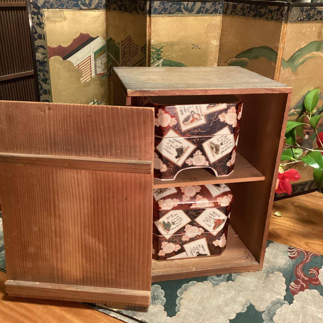 A1040 時代物　九谷焼　金襴手　百人一首カルタ紋様　４段重箱　（箱付）