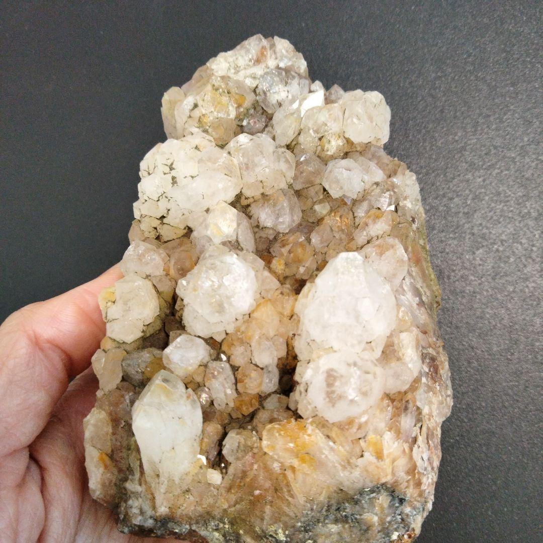 秋田県荒川鉱山天然水晶　多頭水晶　天然水晶　透明度高い　原石