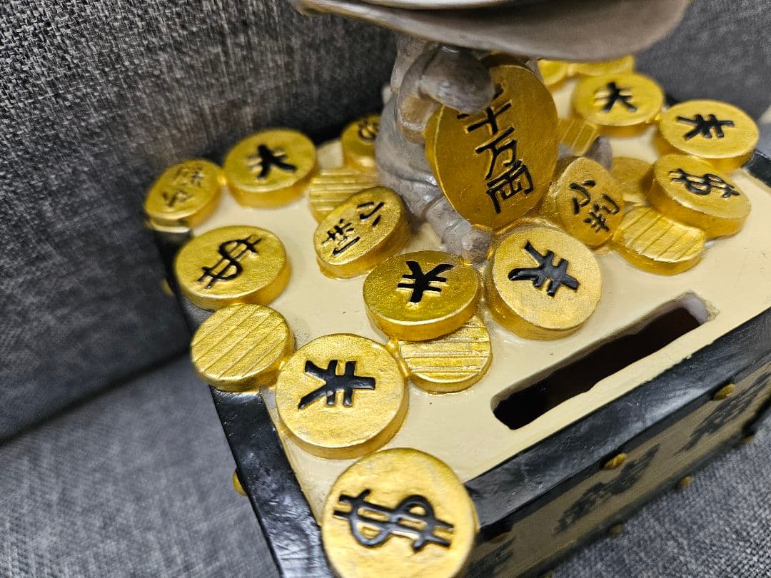 カネゴン　貯金箱　賽銭箱　ウルトラマン　レトロ