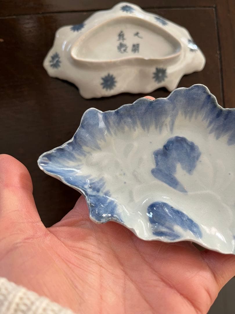 江戸初期中期　藍九谷　古伊万里　染付　花形　変形豆皿　こんにゃく印判　陽刻無傷