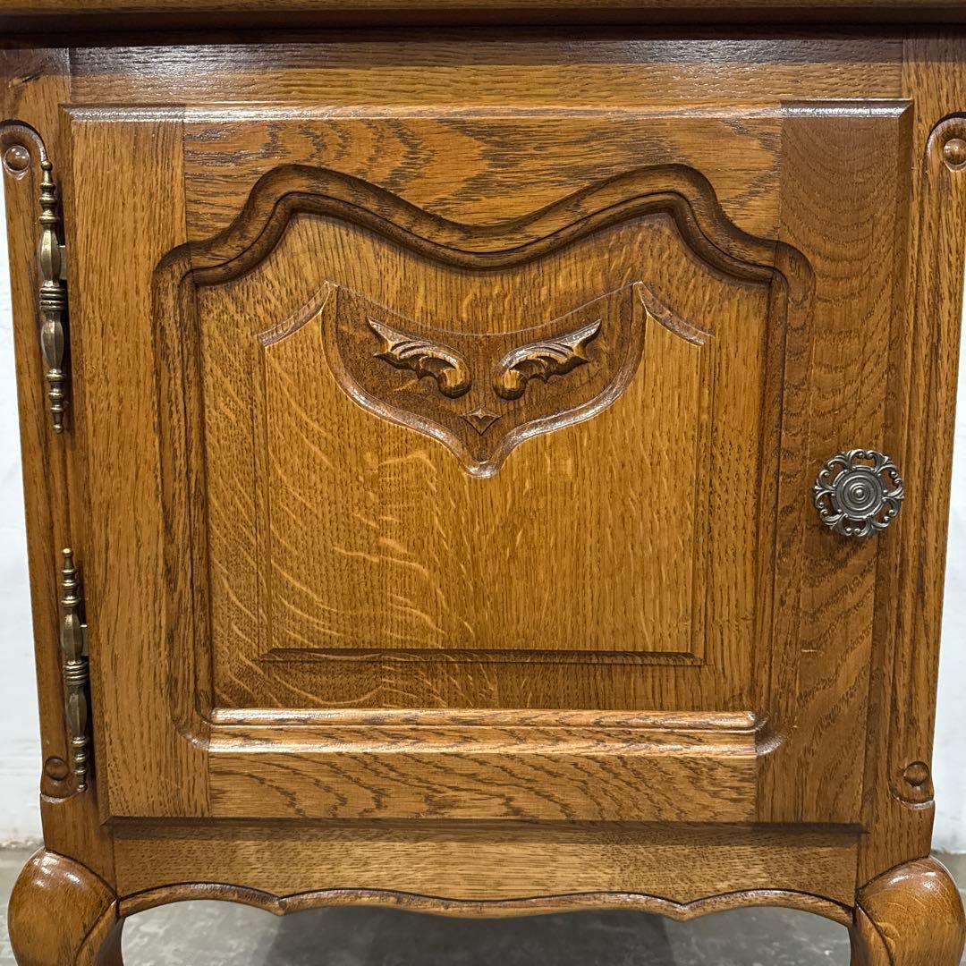 ヴィンテージ　木製サイドテーブル　ベッドサイドテーブル　猫脚