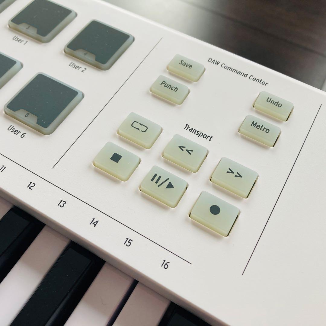 【美品】Arturia MIDIキーボードKeyLab Essential 61