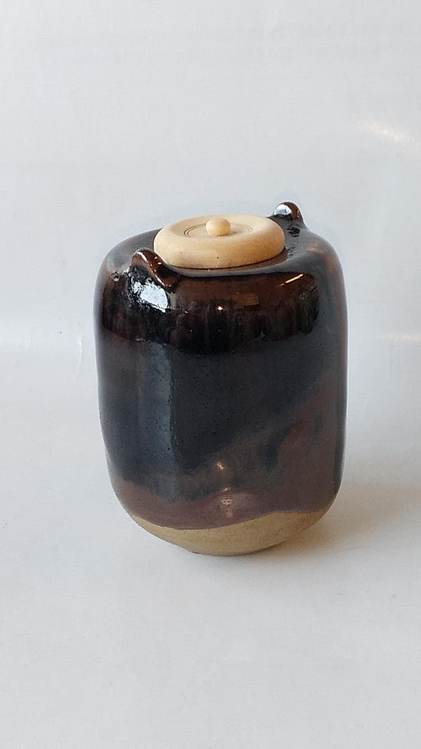 耳付茶入 京玉欽 作 仕覆 京焼 茶道具 共箱 美品 です。