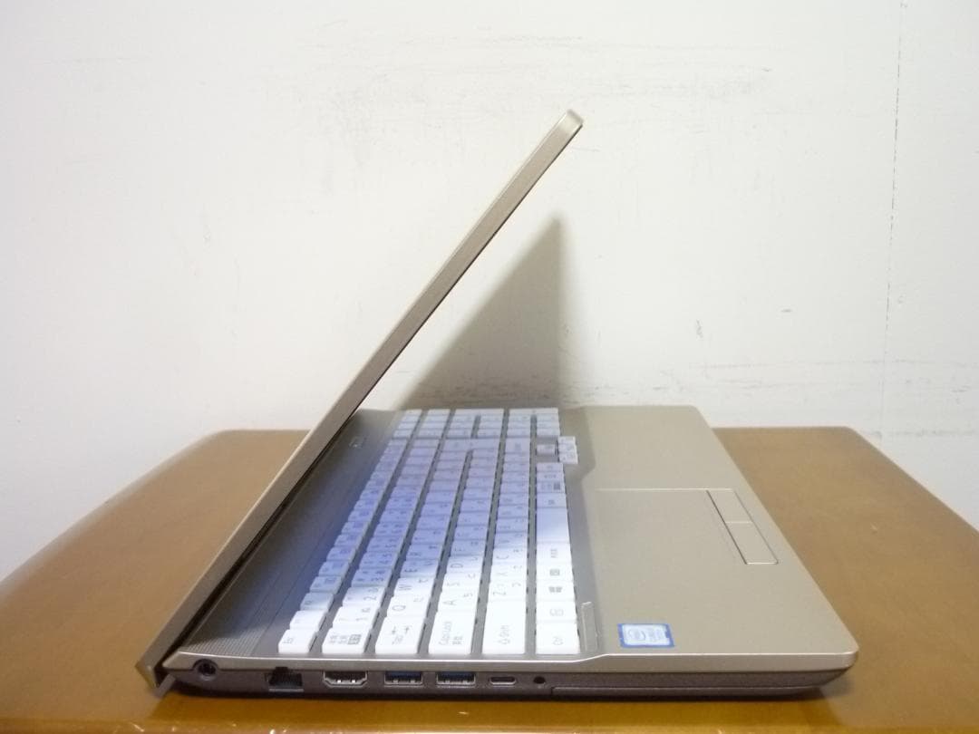富士通希少ゴールドカラー 高性能i3搭載 win11 高速SSD フルHD大画面