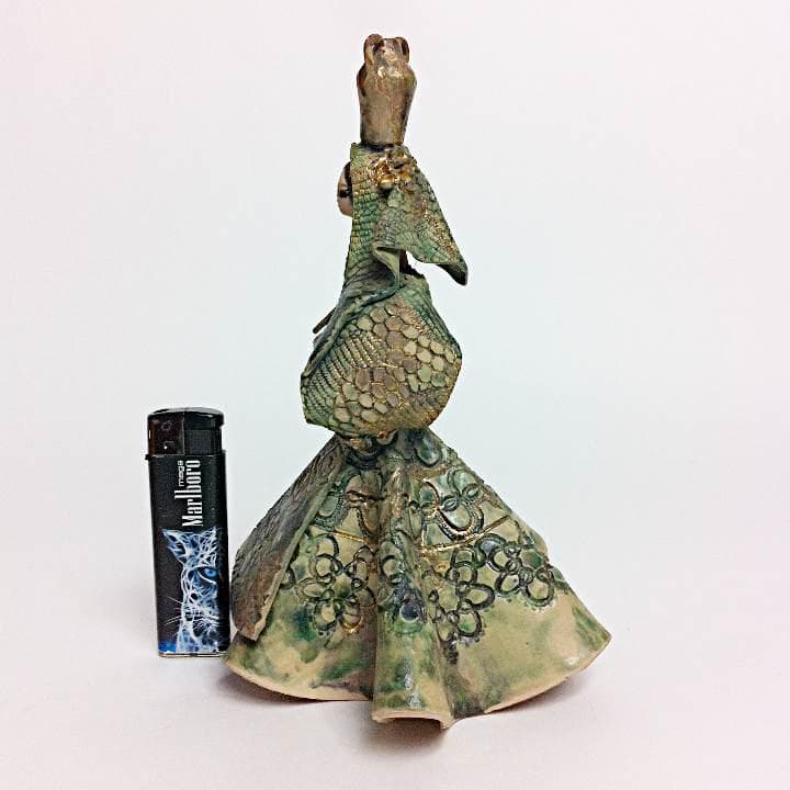 アンティーク 陶器の人形　骨董　西洋陶磁　　作家　骨董品