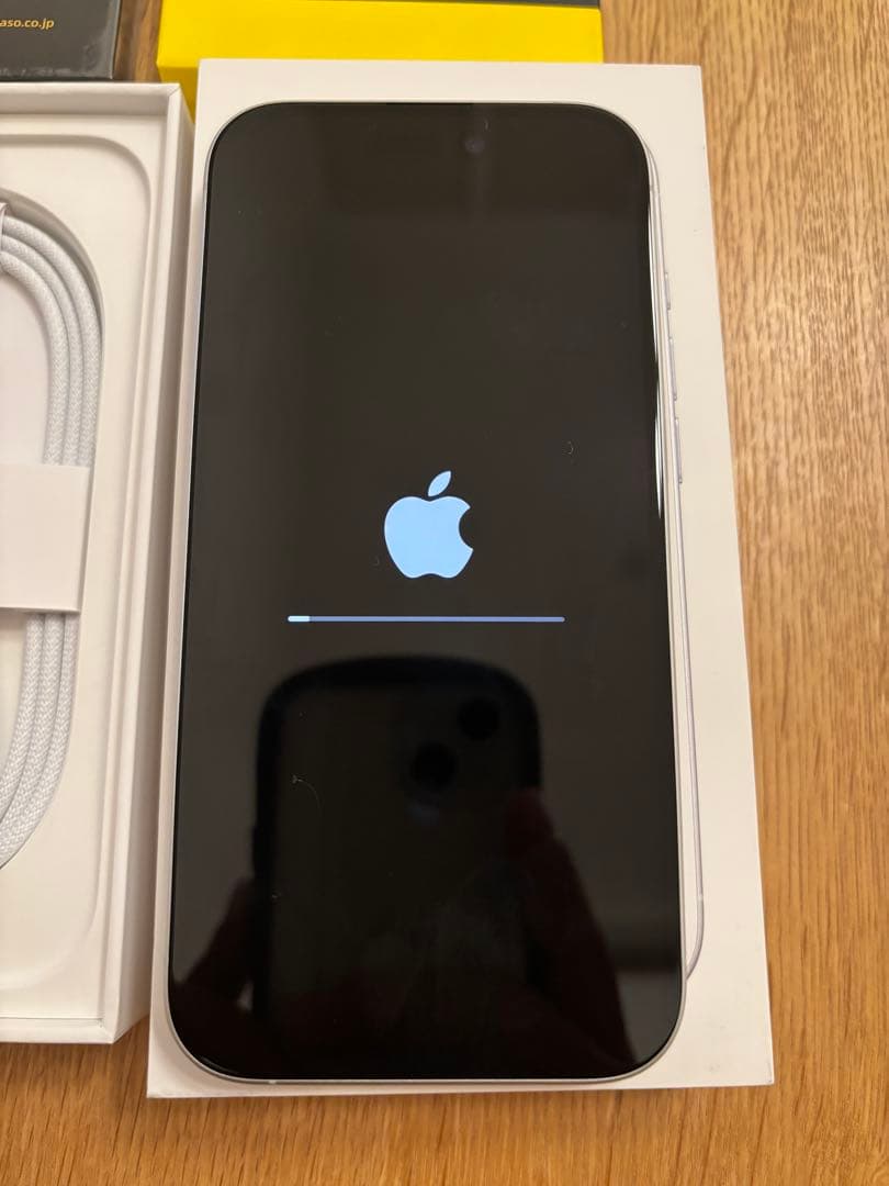 Apple iPhone 16 ホワイト 128gb ケース、強化フィルム付き