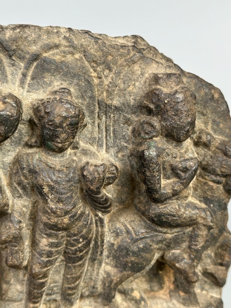 仏教美術ガンダーラ美術　石仏レリーフ彫刻人物像　石彫装飾　 古代インド　古物保証