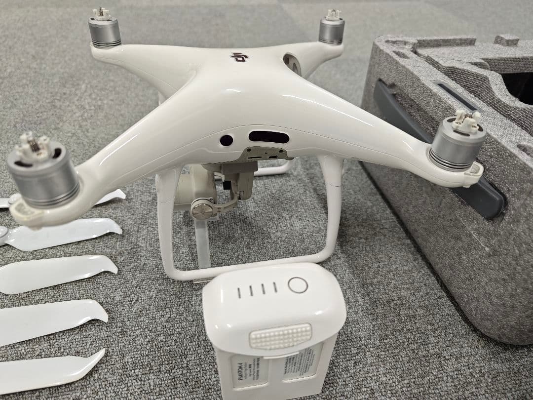 美品! DJI Phantom 4 PRO V2.0、バッテリー3個付