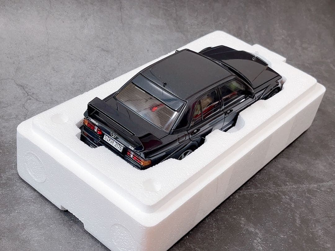ディラー別注品 オートアート1/18 メルセデス ベンツ 190E 2.5-16