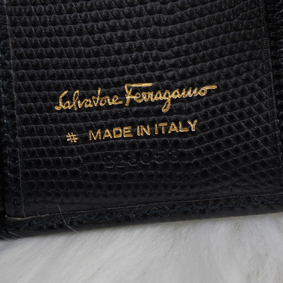 新品同様/未使用級 Salvatore Ferragamo 折り財布　ヴァラ
