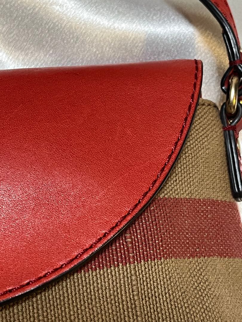 【BURBERRY】バーバリー　クロスボディバッグ赤