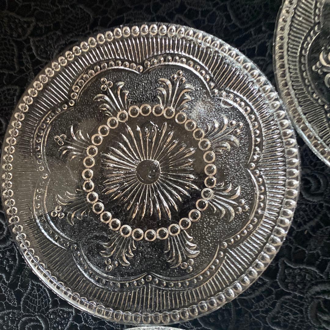 アンティークのプレスガラス製 明治〜昭和ガラスの小皿5枚セット　ウランガラス
