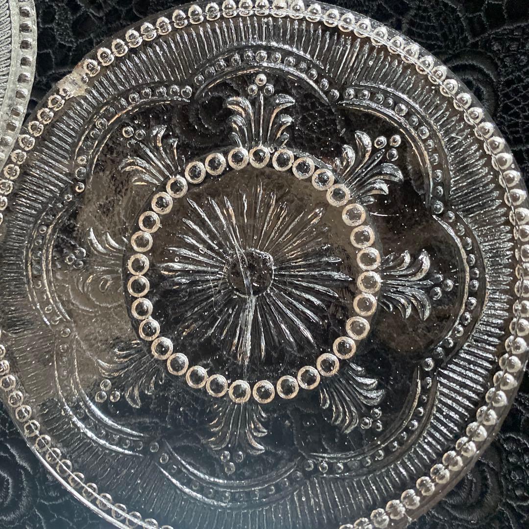 アンティークのプレスガラス製 明治〜昭和ガラスの小皿5枚セット　ウランガラス