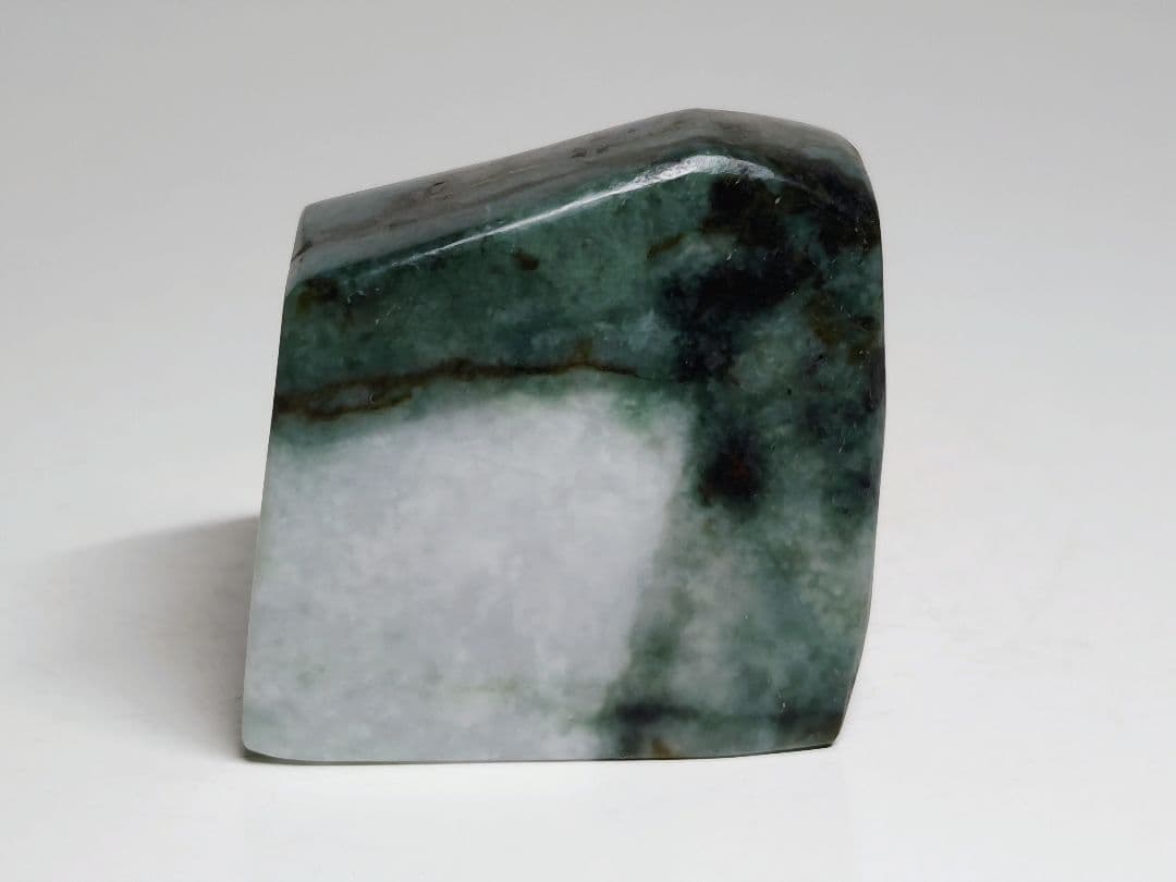 白青緑 194g 翡翠 ヒスイ 原石 鑑賞石 自然石 誕生石 鉱物 鉱石 水石