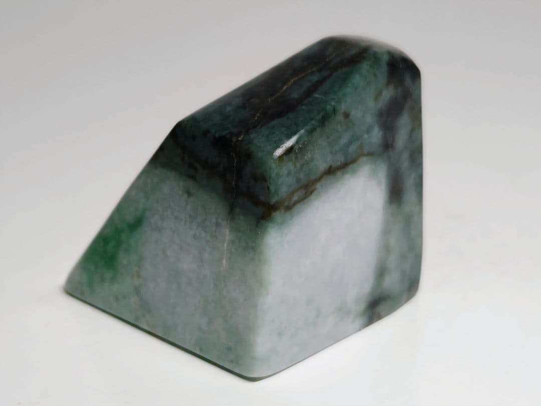 白青緑 194g 翡翠 ヒスイ 原石 鑑賞石 自然石 誕生石 鉱物 鉱石 水石