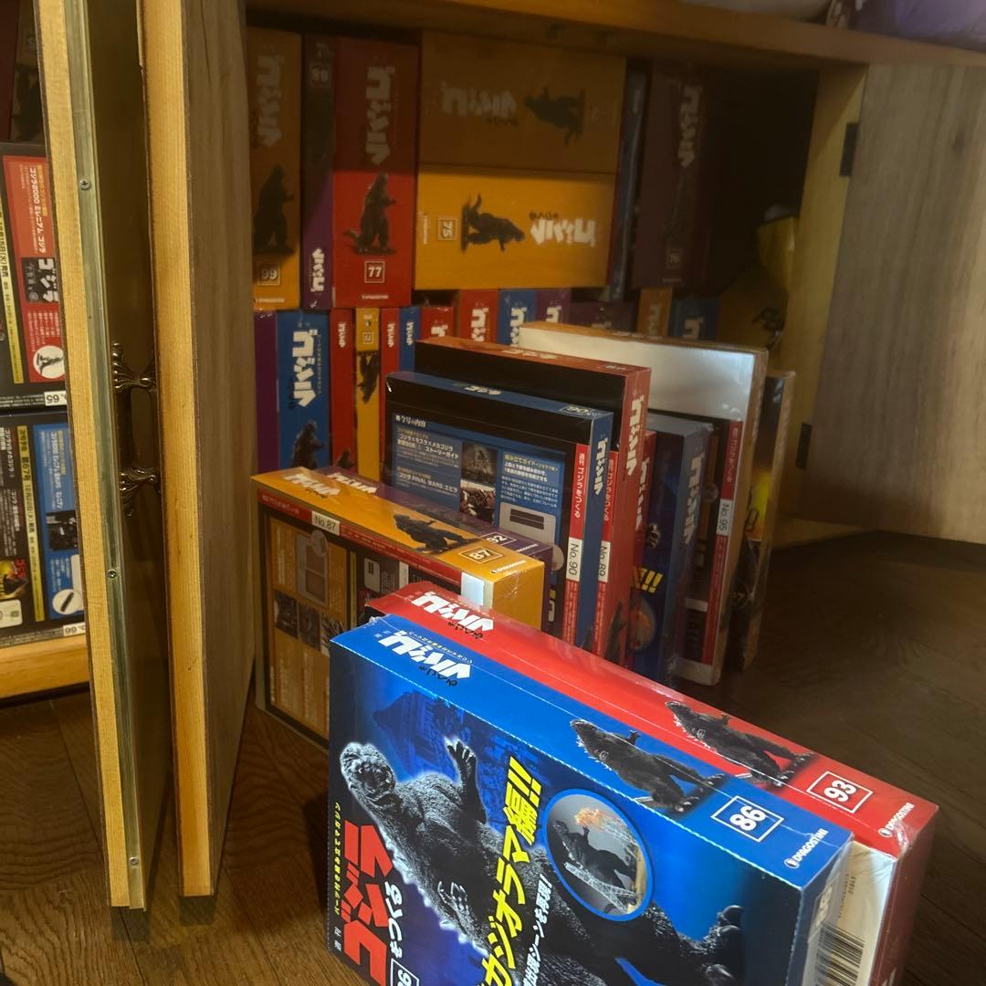 ゴジラをつくる100