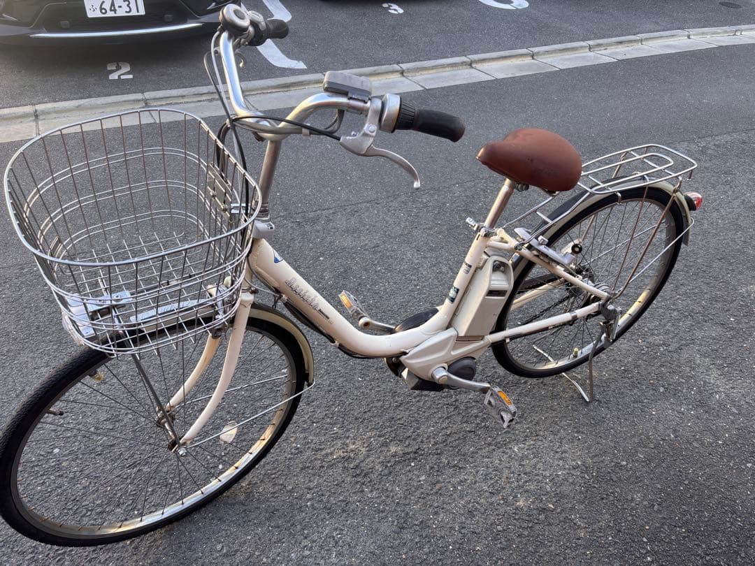 BRIDGESTONEアシスタ電動アシスト自転車 クリーム色 前カゴ付き