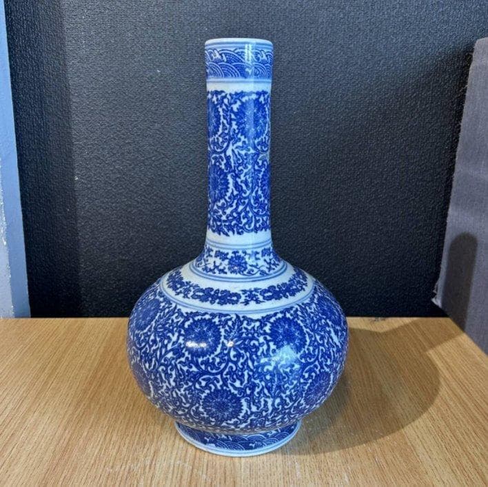 S8006　大清乾隆年製　青花　花瓶　中国古玩　古術　花器　陶器　希少　年代物