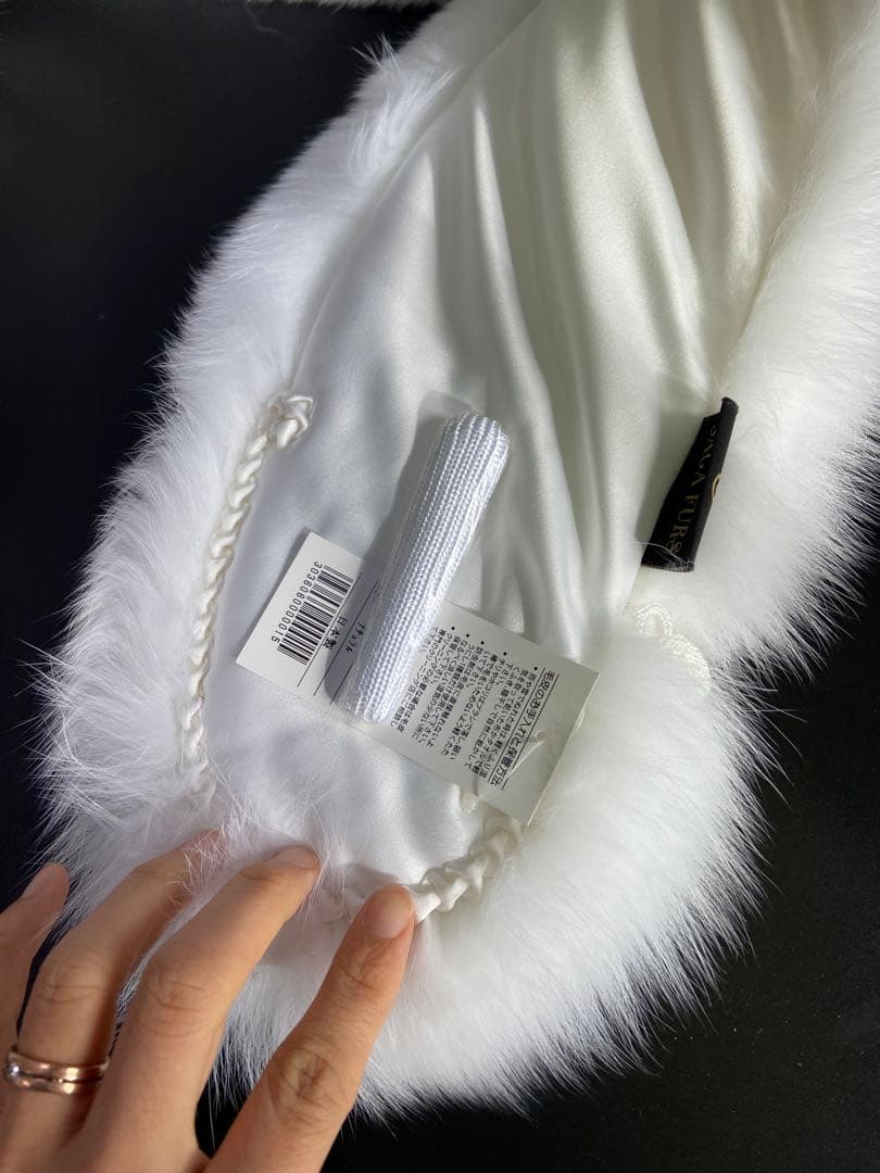 ショール　新品　未使用　在庫処分　箱付き　白　フォックス