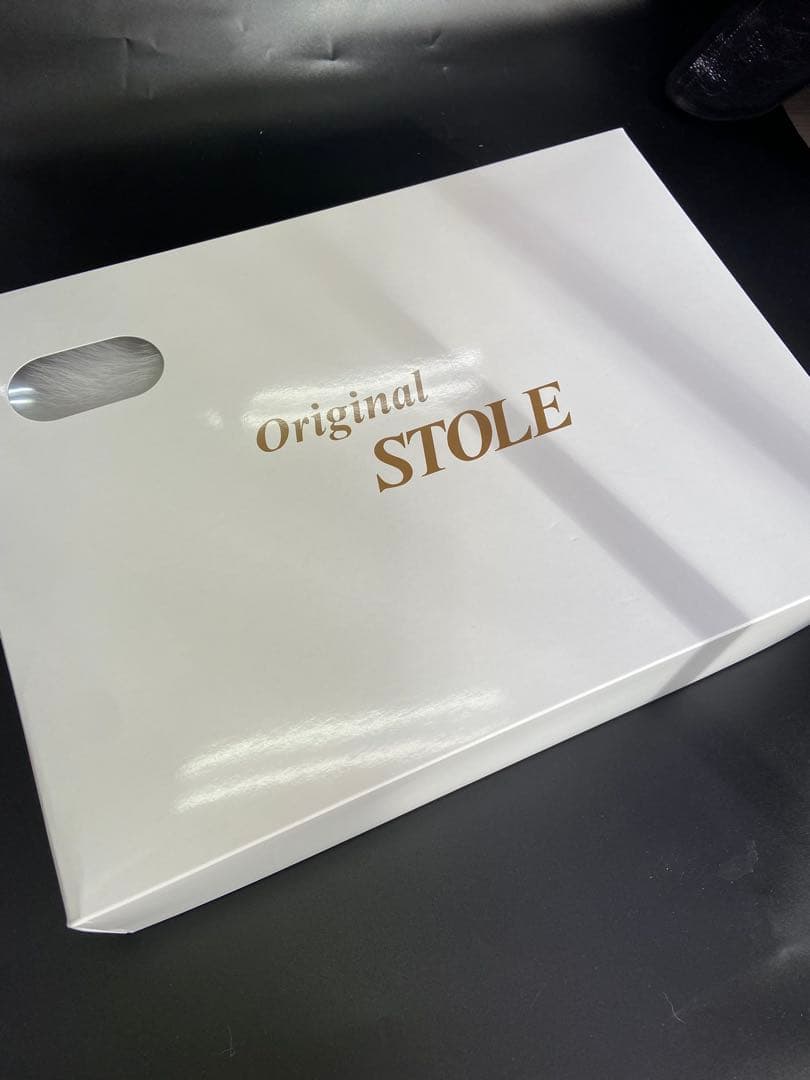 ショール　新品　未使用　在庫処分　箱付き　白　フォックス