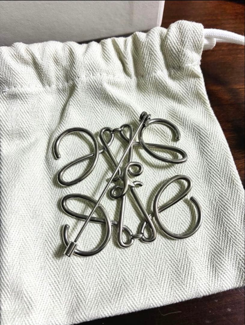 LOEWE シルバー ブローチ　付属品あり