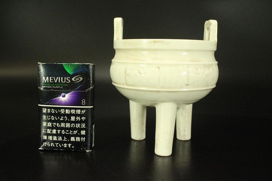 中国美術 白磁 饕餮紋 三足 双耳 香炉 高13.8cm(LC632)