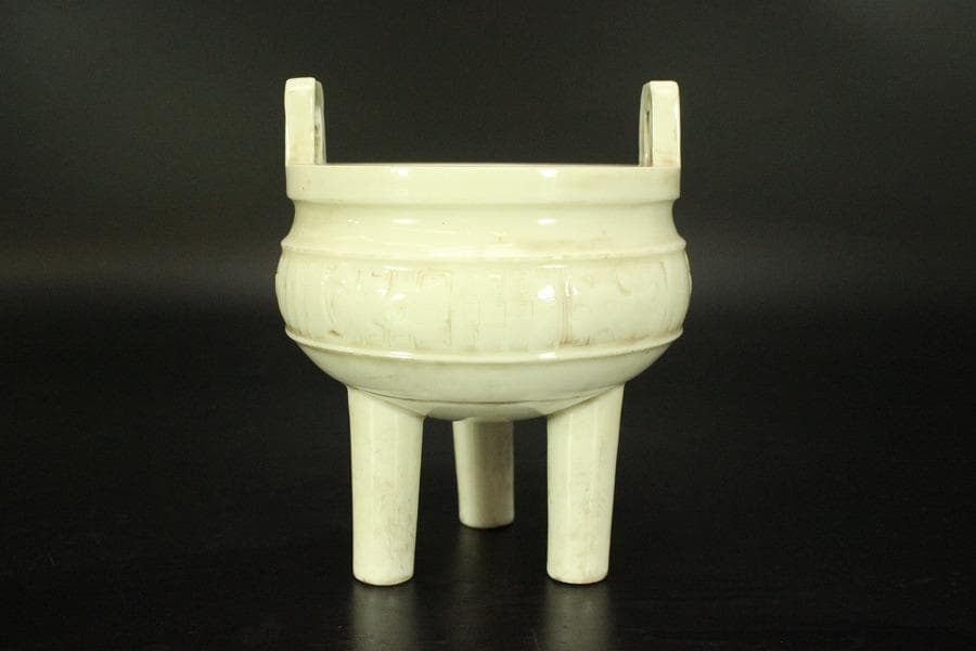 中国美術 白磁 饕餮紋 三足 双耳 香炉 高13.8cm(LC632)