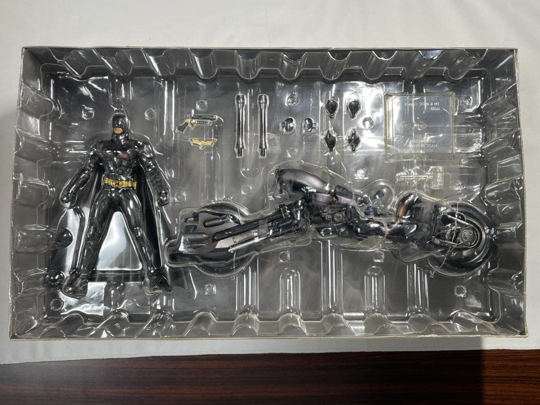 バンダイ　MOVIE REALIZATION バットマン+バットポッド