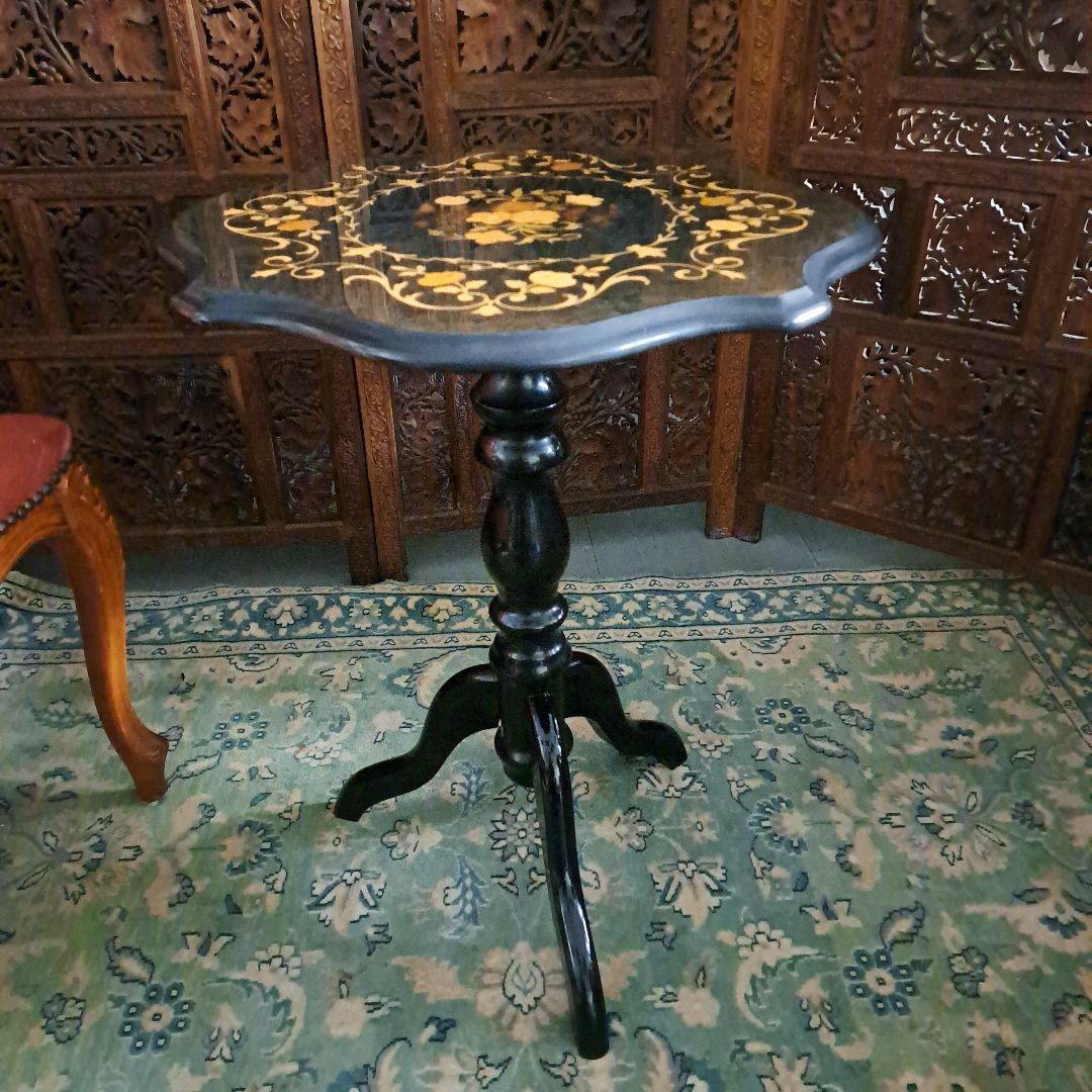 ♡象嵌細工が施されたアンティーク調のサイドテーブル♡