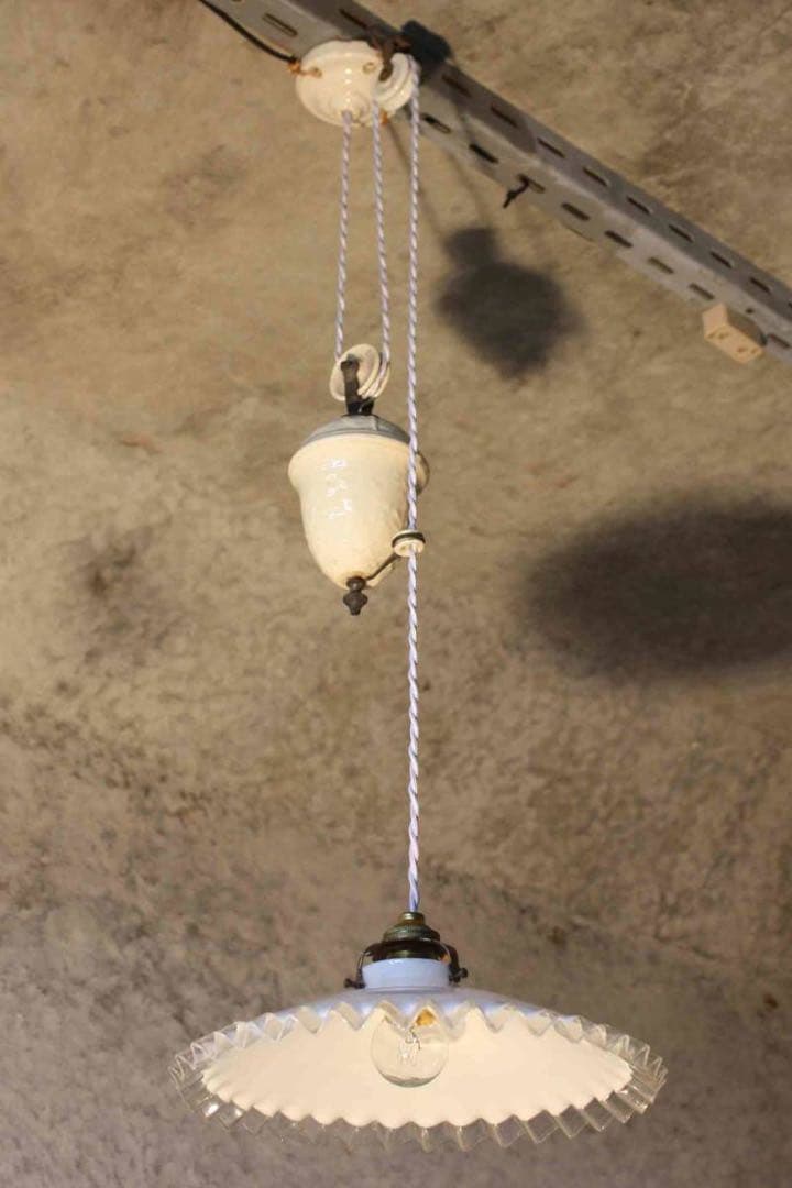 【merci】 2-f. フランス　吊り下げ　滑車　ミルクガラス　シェード