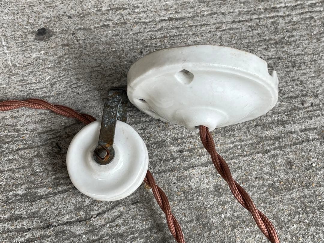 【merci】 2-f. フランス　吊り下げ　滑車　ミルクガラス　シェード