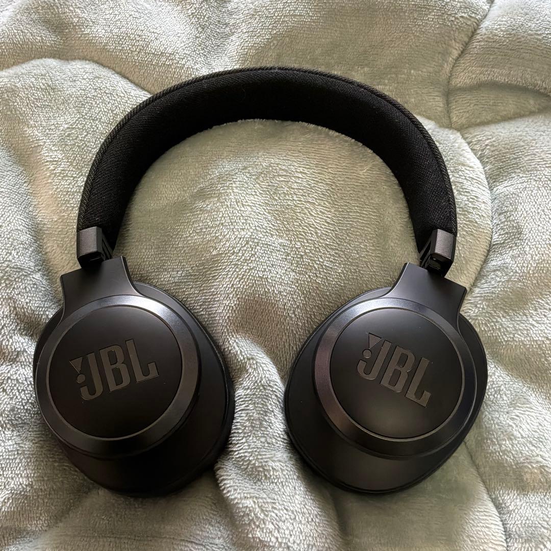 美品 JBL ワイヤレスヘッドホン ブラック LIVE770NC