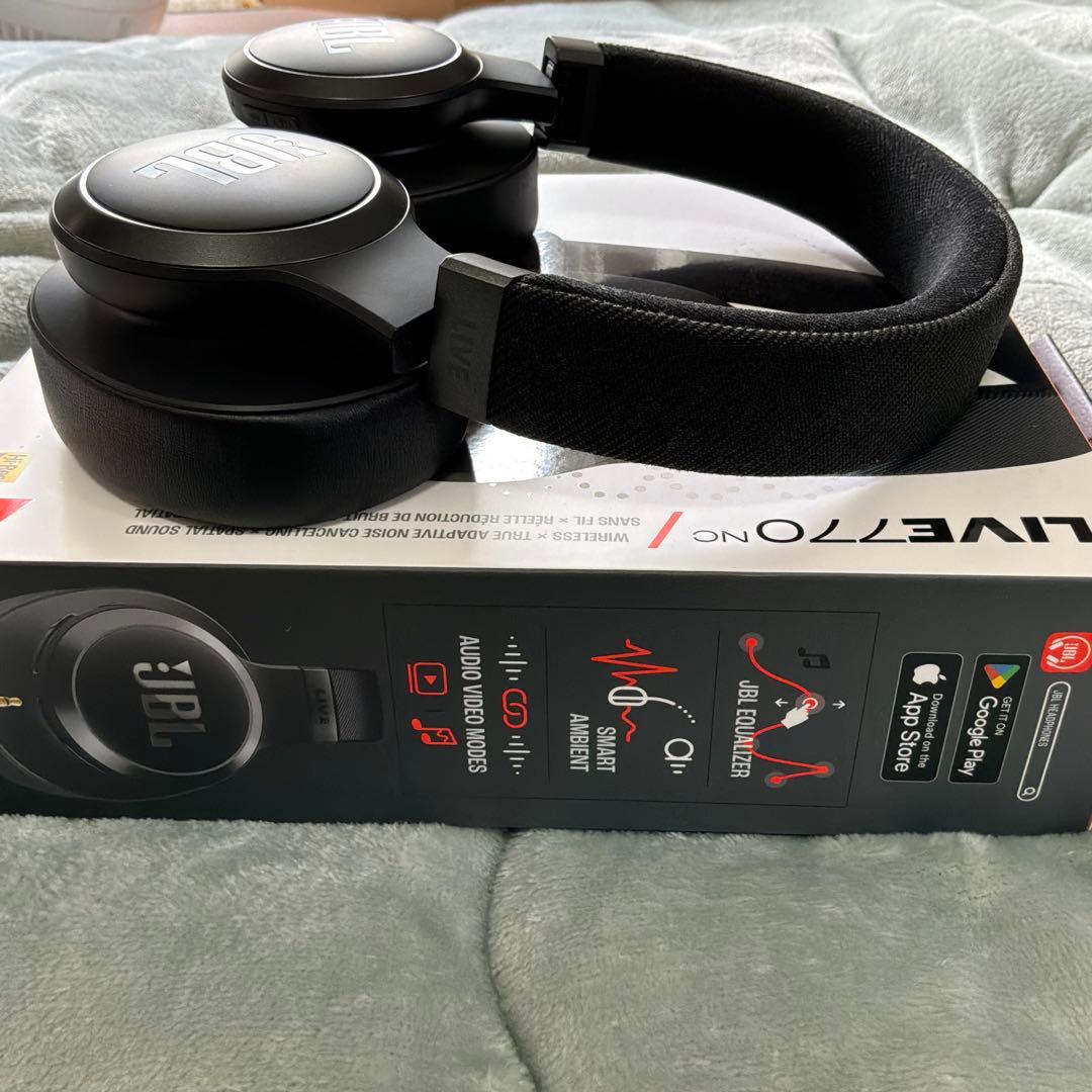 美品 JBL ワイヤレスヘッドホン ブラック LIVE770NC