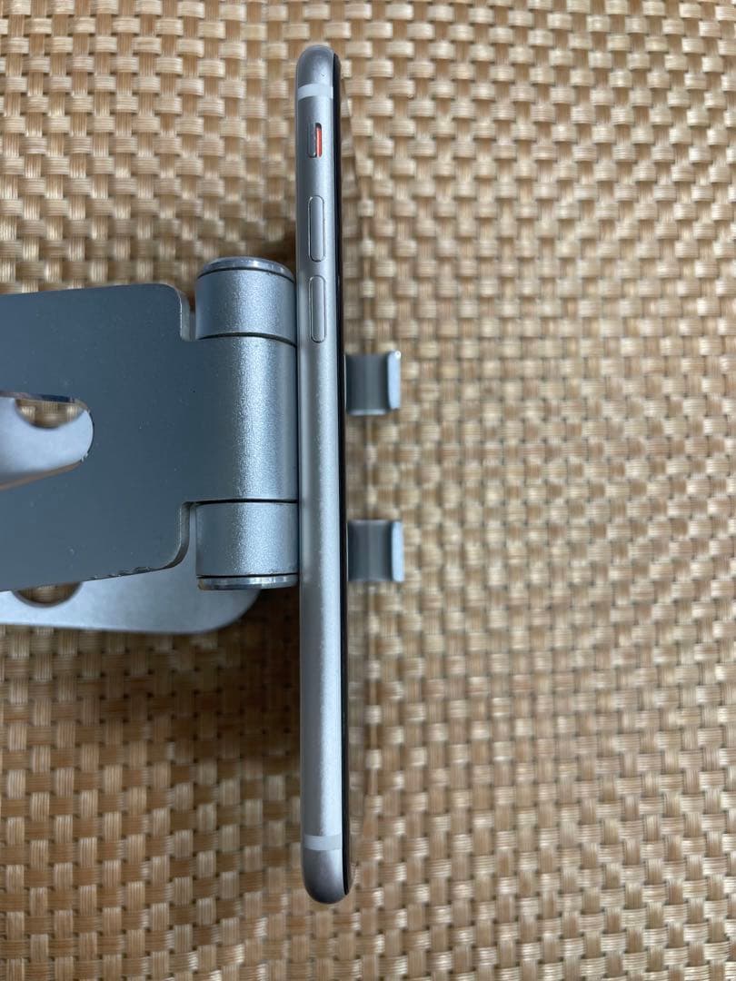 iPhone SE 第3世代 64 GB スターライトSIMフリー【7317】