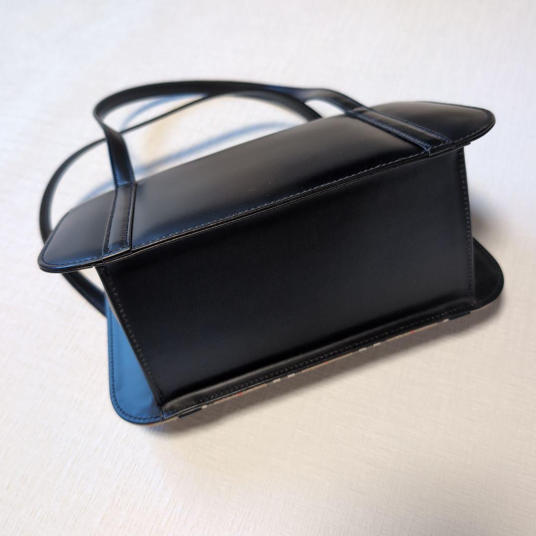 バーバリー　ハンドバッグ　ノバチェック　ロゴ型押し　ミニバッグ　バイカラー