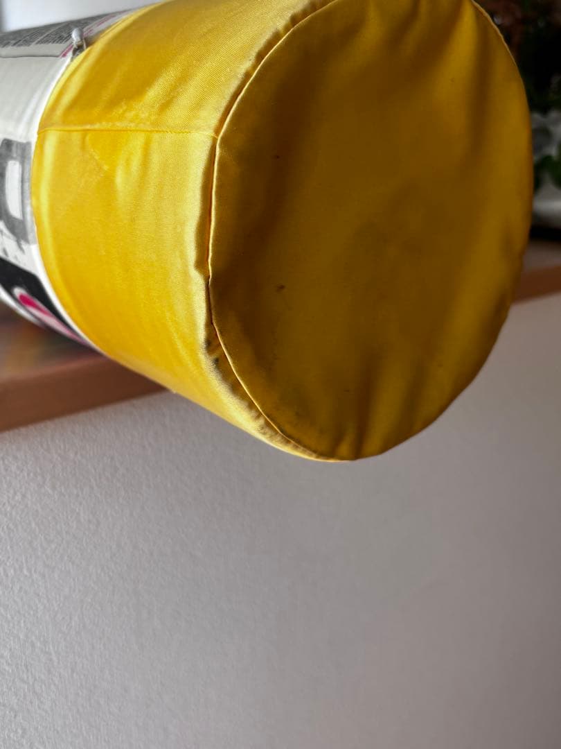 DISSIZIT! スプレー缶 クッション バンクシー