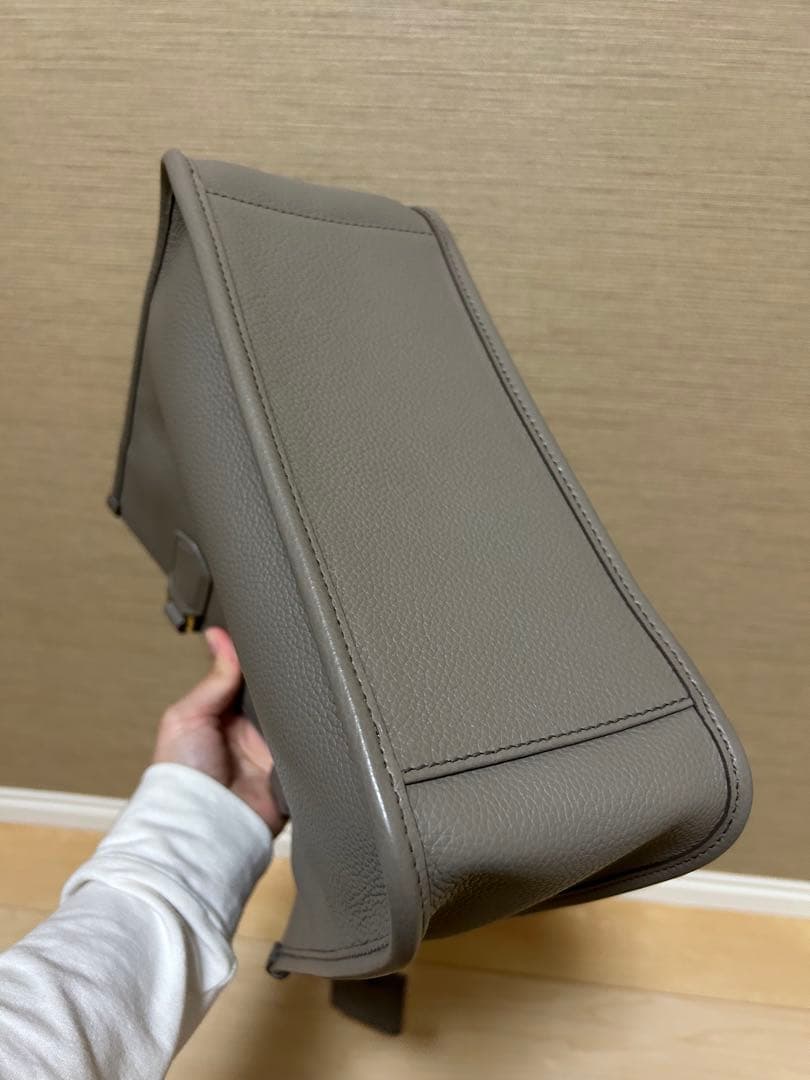 miu miu グレー レザートートバッグ