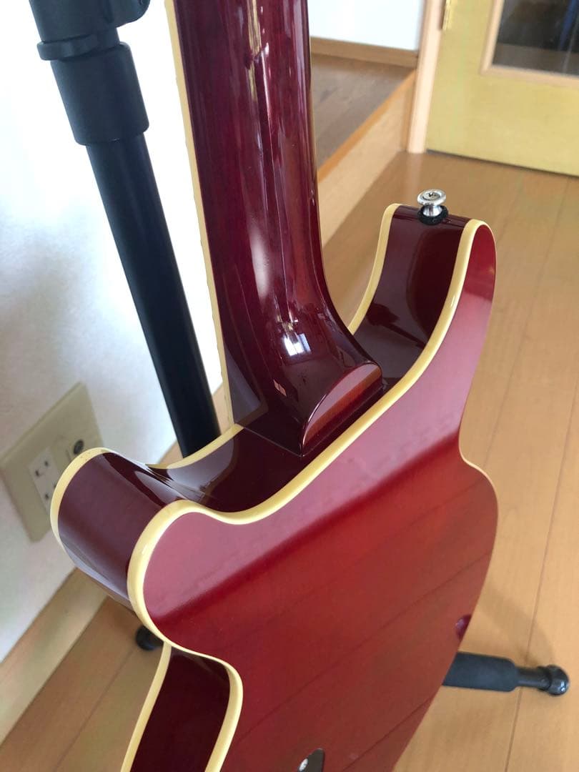 レッド セミホロウボディ エレキギター