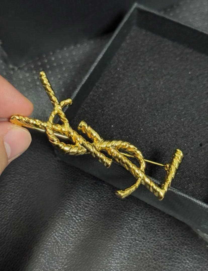 【✨新品未使用品✨】Yves Saint Laurent ゴールドブローチ