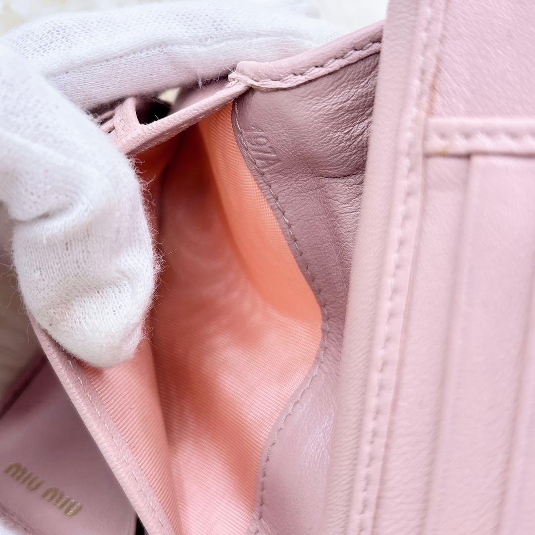 美品✨ミュウミュウ マテラッセ 三つ折り財布 ピンクベージュ
